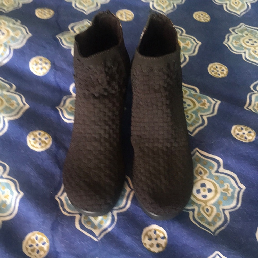 NWOT Steven Madden natural comfort ankle booties